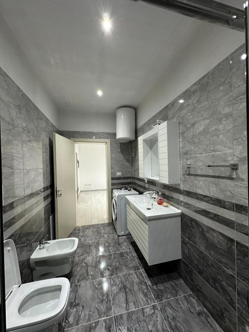 Host Apartments Shkodër Buitenkant foto