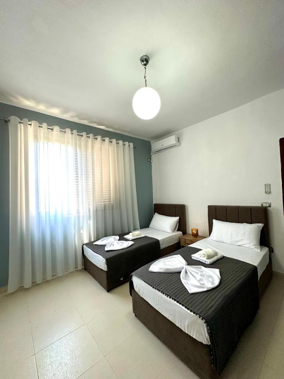 Host Apartments Shkodër Buitenkant foto