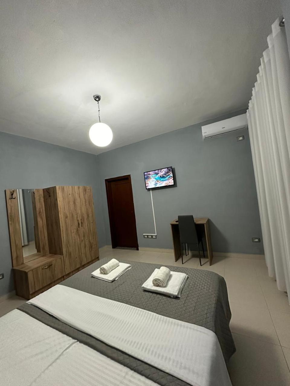 Host Apartments Shkodër Buitenkant foto