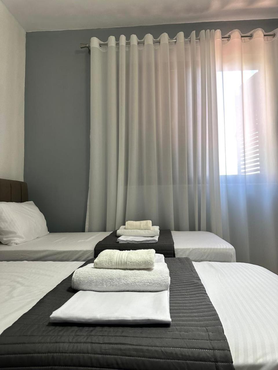Host Apartments Shkodër Buitenkant foto